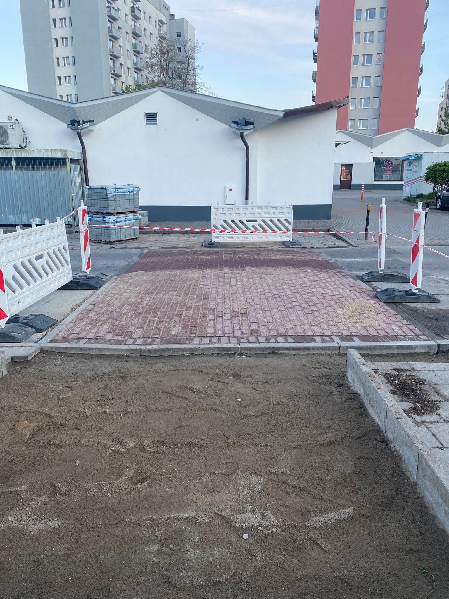 Plac budowy przejścia dla pieszych przy ul. Czerwony Dwór – widok od strony wjazdu