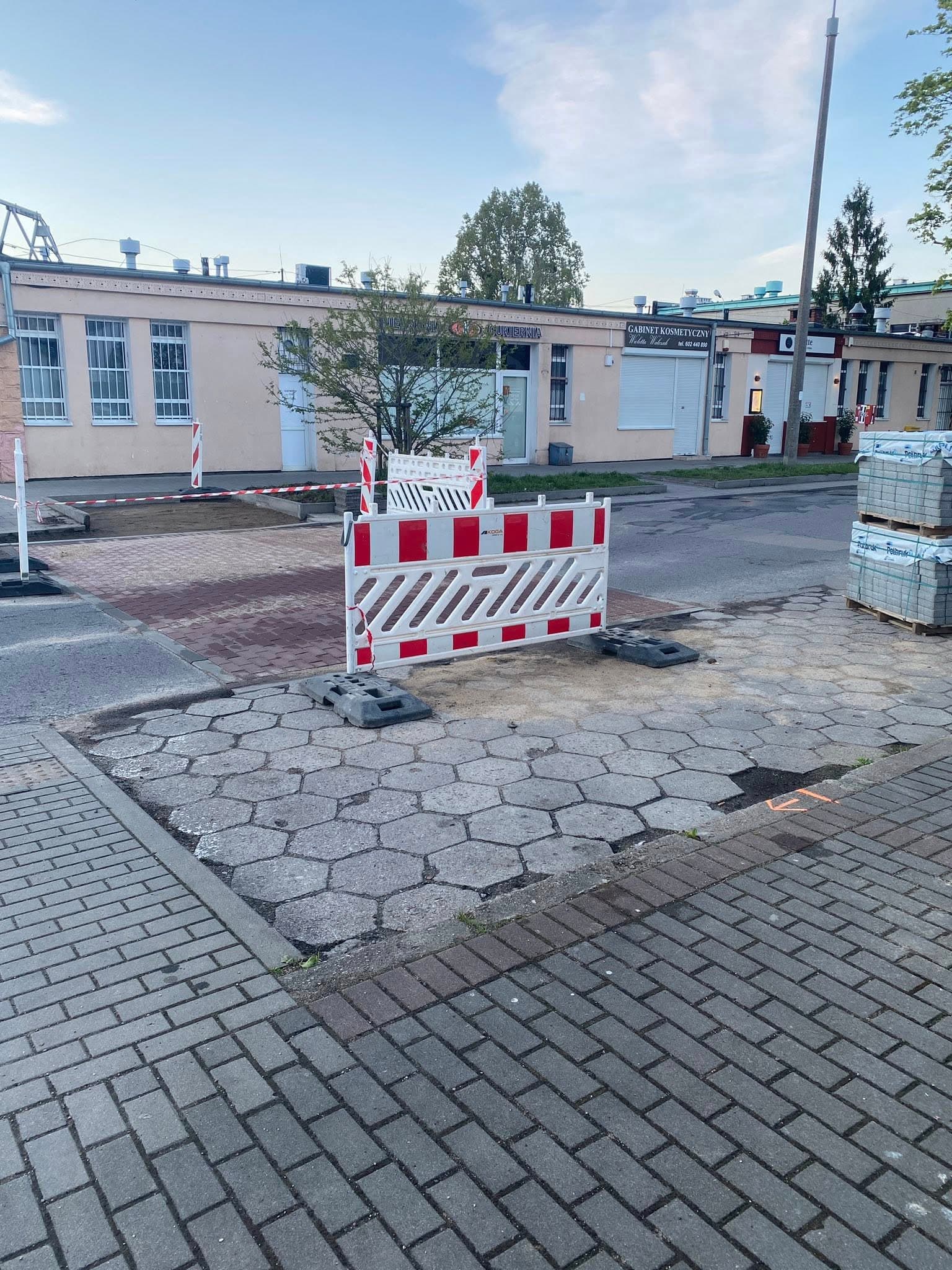 Przejście dla pieszych przy ul. Czerwony Dwór w trakcie budowy